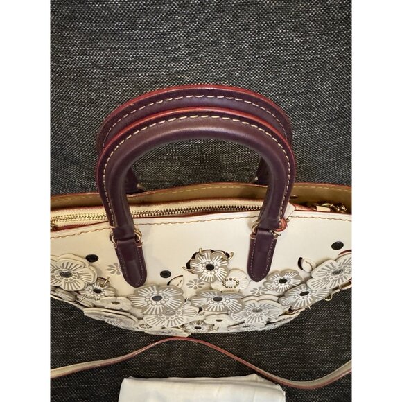 Coach Tea Rose Dakota Rouge Shoulder Bag Chalk Leather Flower Appliqué MINT - Picture 4 of 16